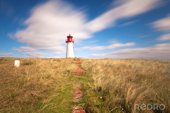 Bild Leuchtturm Sylt inmitten von Dünen