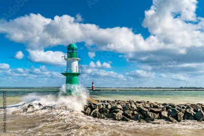 Bild Leuchtturm Warnemünde bei schönem Wetter