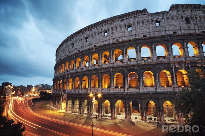 Bild Lichtspiel vor dem Colosseum