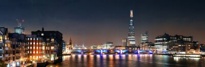 Bild London beleuchtete Wasserfläche