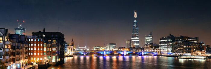 Bild London beleuchtete Wasserfläche