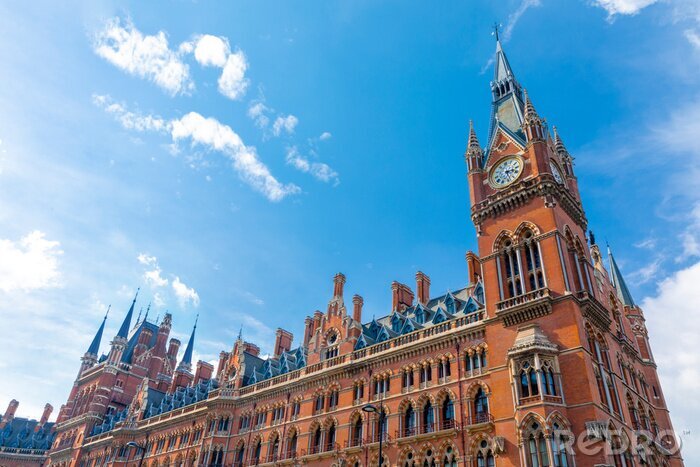Bild Londoner Bahnhof vor dem Hintergrund des Himmels