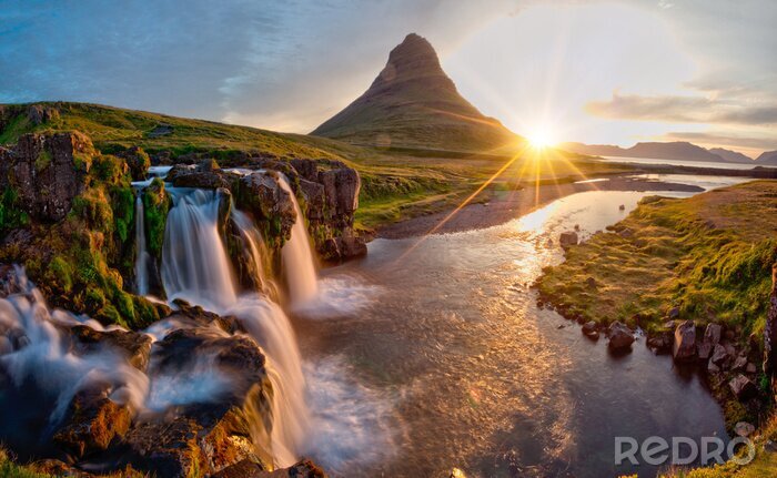 Bild Majestätische Landschaft mit Wasserfall