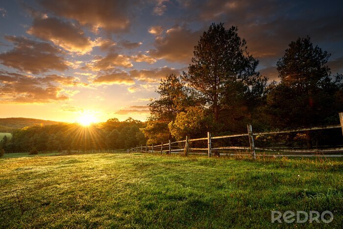 Bild Malerische Landschaft, umzäunt Ranch bei Sonnenaufgang