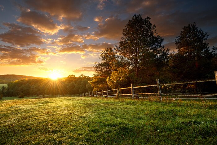 Bild Malerische Landschaft, umzäunt Ranch bei Sonnenaufgang