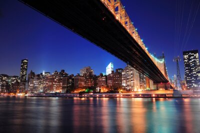 Manhattan bei Nacht und Lichter der Stadt