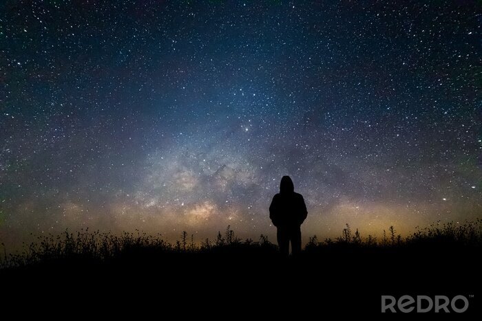 Bild Mann, der die Sterne beobachtet