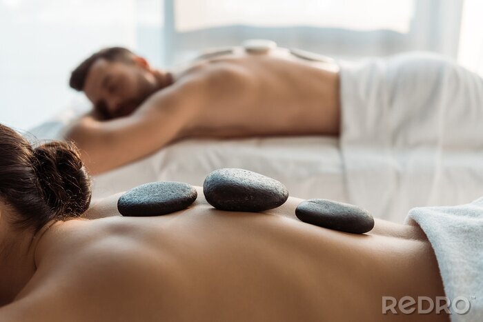 Bild Massage mit heißen Steinen