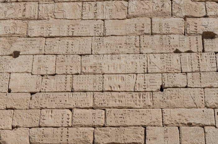 Bild Mauer mit Hieroglyphen