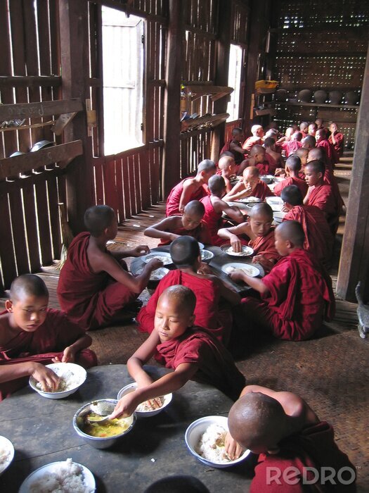 Bild Menschen des buddhistischen Ordens beim Essen