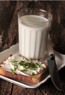 Bild Milch und Sandwich zum Frühstück