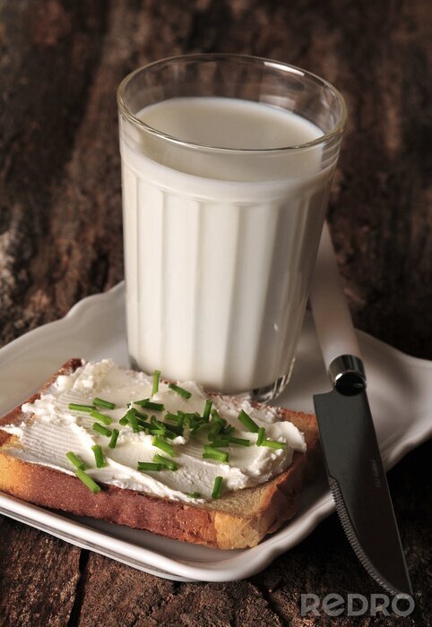 Bild Milch und Sandwich zum Frühstück