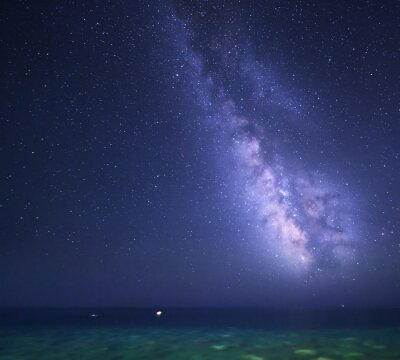 Milchstraßengalaxie vom Strand aus gesehen