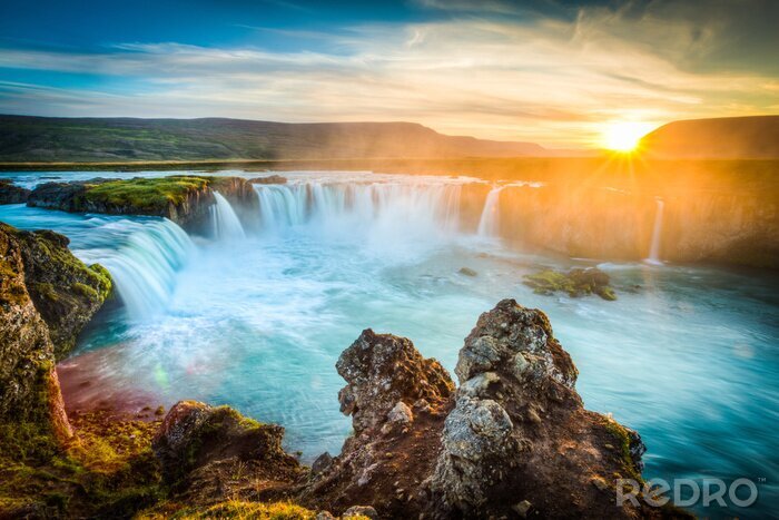 Bild Morgenrot über Wasserfall