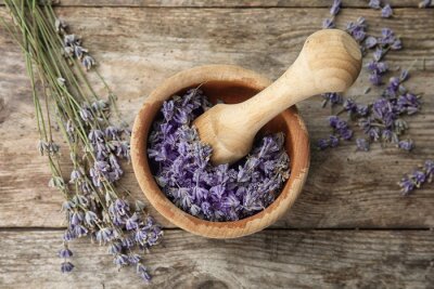 Bild Mortar with lavender flowers on table, top view. Ingredient for natural cosmetic