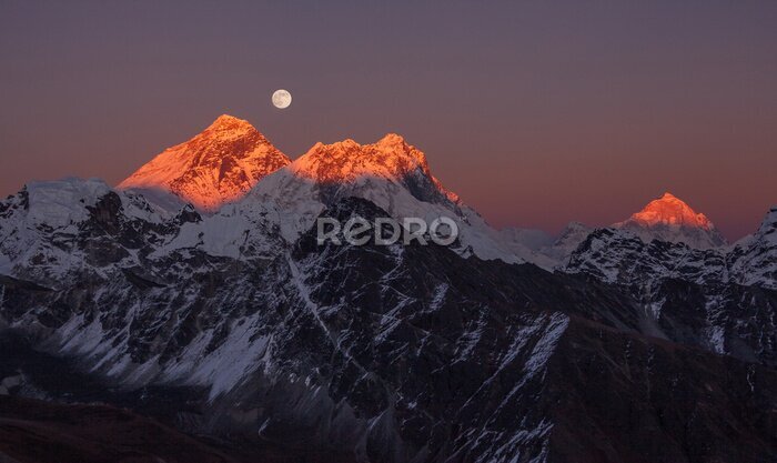 Bild Mount Everest und Makalu im Licht des Vollmonds