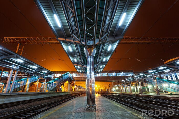 Bild Nachtansicht des Bahnhofs