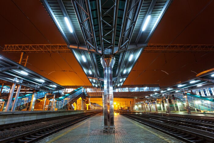 Bild Nachtansicht des Bahnhofs