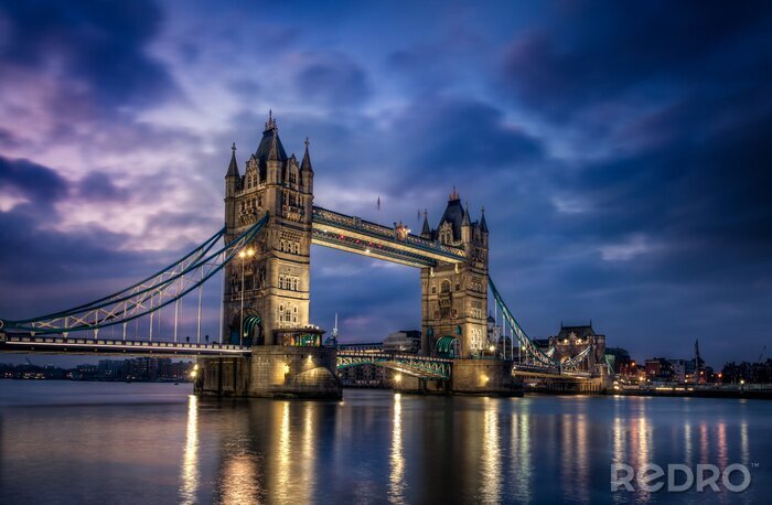 Bild Nächtliche Landschaft mit Architektur