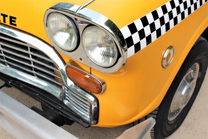 Bild Nahaufnahme von Scheinwerfer des Taxis