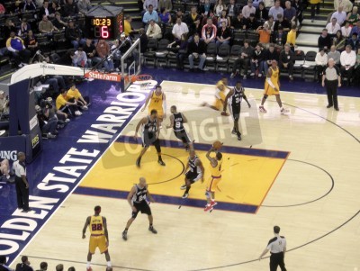 Bild NBA Basketball Sprung in den Korb