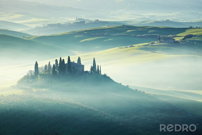 Bild Nebel über Hügeln der Toskana