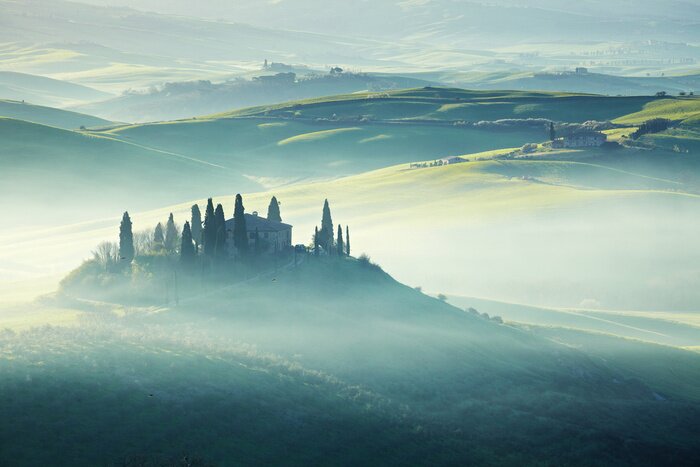 Bild Nebel über Hügeln der Toskana