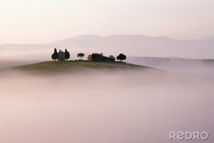 Bild Neblige Landschaft der Toskana