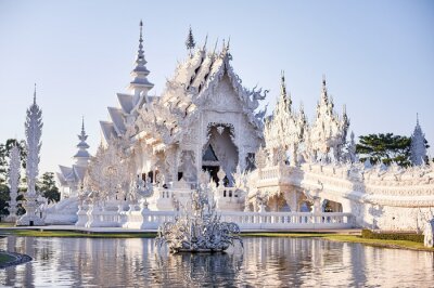 Orientalische weiße Gebäude in Thailand