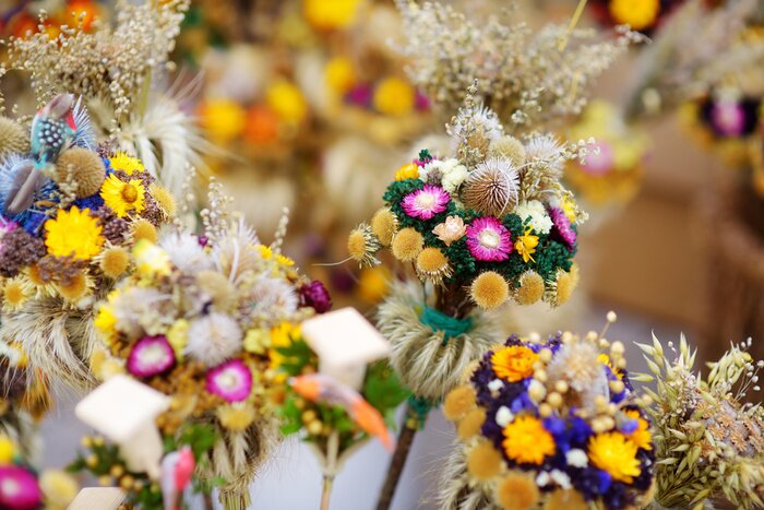 Bild Osterpalmen aus getrockneten Feldblumen