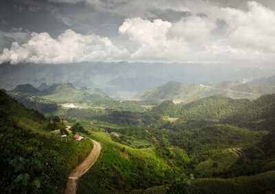 Bild Panoramablick auf das sonnige Tal in der Provinz Ha Giang, Nordvietnam.