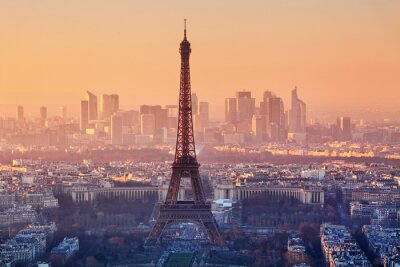 Paris Eiffelturm und rosa Himmel
