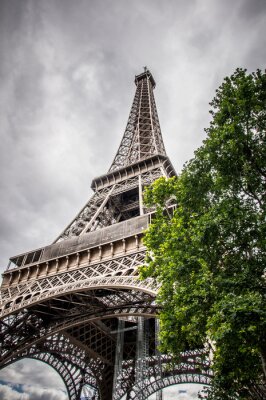 Bild Paris und Eiffelturm vor dem Hintergrund des Himmels