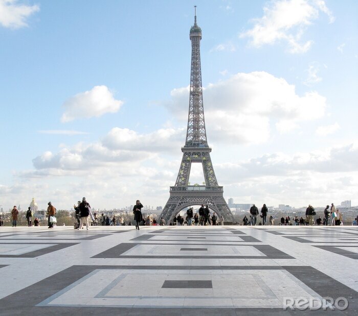 Bild Pariser Architektur vor dem Hintergrund der Wolken