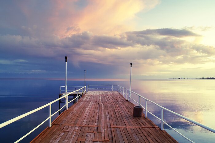 Bild Pastellwolken und Seebrücke