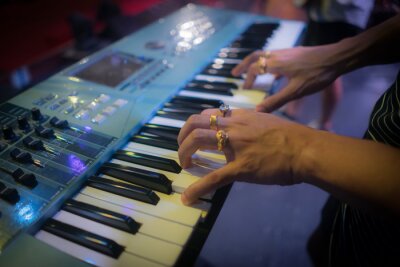 Bild Pianist beim Spielen des Instruments