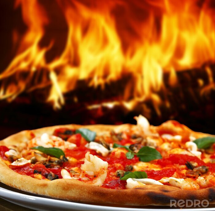 Bild Pizza und Feuerflammen