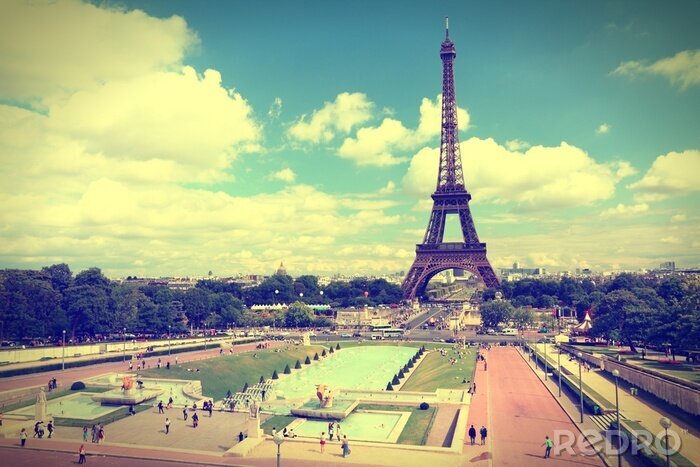 Bild Platz vor dem Eiffelturm