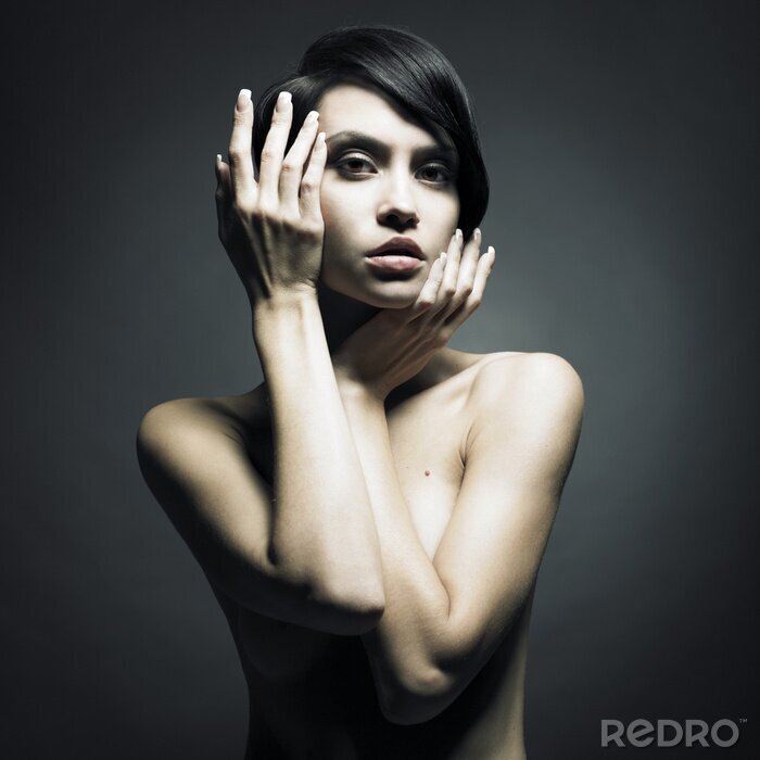 Bild Porträt einer Frau auf schwarzem Hintergrund