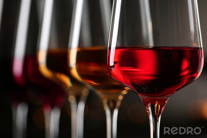 Bild Reihe von Weingläsern