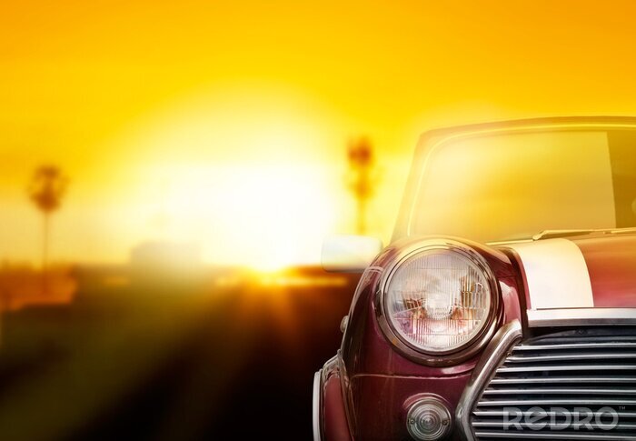 Bild Retro Auto vor dem Hintergrund des Sonnenuntergangs