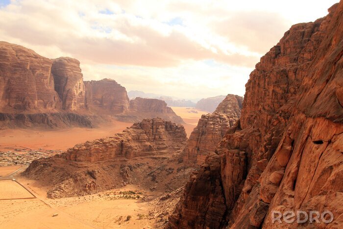 Bild Rote Felsen und Berge
