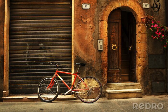 Bild Roter Fahrrad bei Mauer