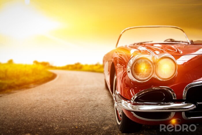Bild Rotes Auto und Sonnenuntergang