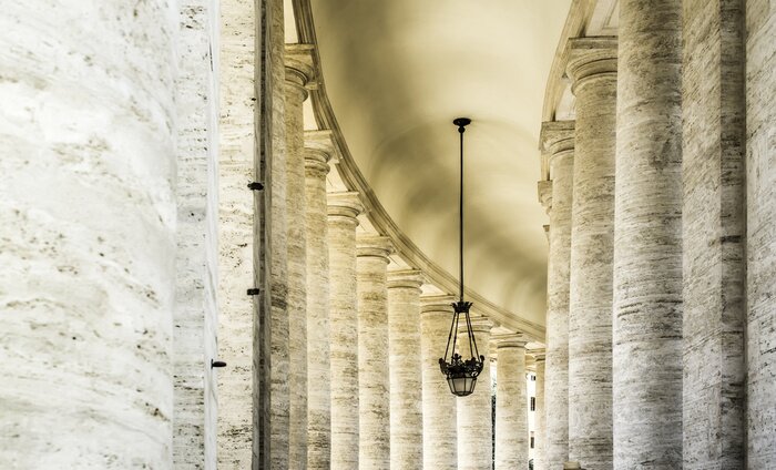 Bild Säulen in einem alten Gebäude