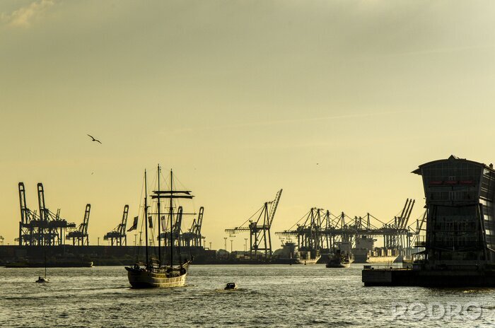 Bild Schiffe im Hafen Hamburg