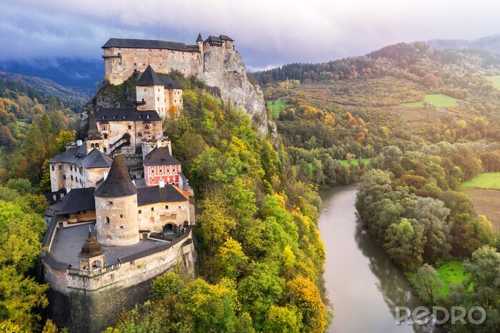 Bild Schloss auf Felsen in der Slowakei