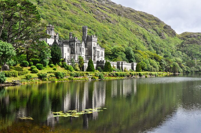 Bild Schloss in Irland in den Bergen