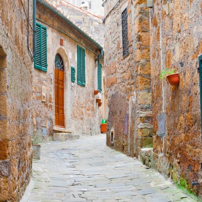 Schmale Gasse in Italien
