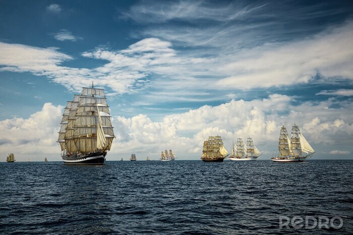 Bild Schöne Segelschiffe auf offenem See